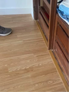 Montagem e instalação de pavimento flutuante