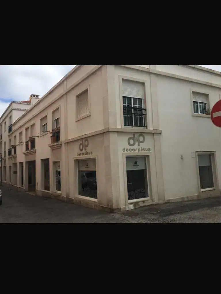 Fachada com pintura original antes da intervenção.