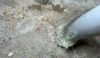 Peritagem de infiltrações em Lisboa realizada pela Fermorel com deteção de rutura em canalização de lavatório e sinais de infiltração