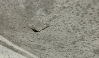 Peritagem de infiltrações em Lisboa realizada pela Fermorel, com câmara térmica para detetar humidade e manchas no teto
