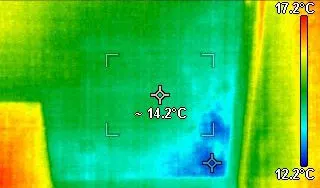 Câmara térmica utilizada pela Fermorel para inspeção e deteção de infiltrações de água na sala de moradia em Lisboa