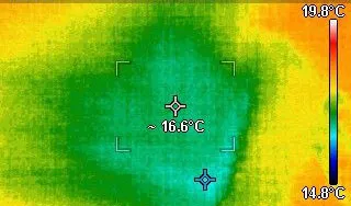 Especialistas em detectar fugas de água e infiltrações em Lisboa – peritagem técnica da Fermorel com câmara térmica para identificar humidade no teto da garagem