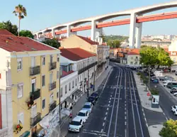 Pintura de fachada de edifício em centro histórico de Lisboa